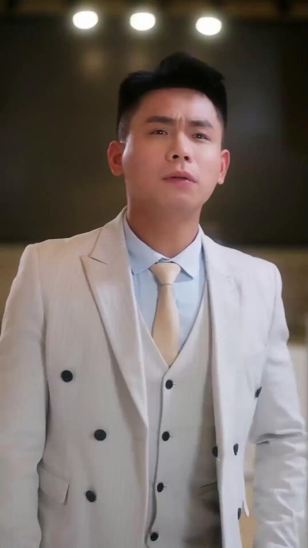 (吹き替え) 人生リセット！拾った男は御曹司だった！？