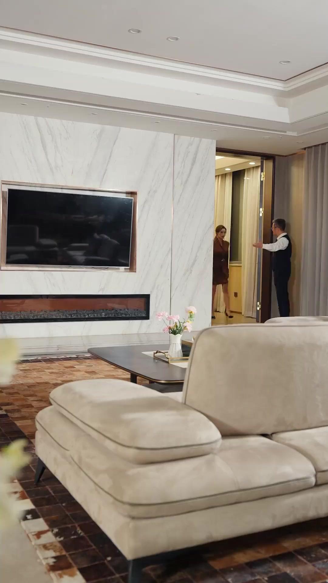 Primadona dan Pengawalnya