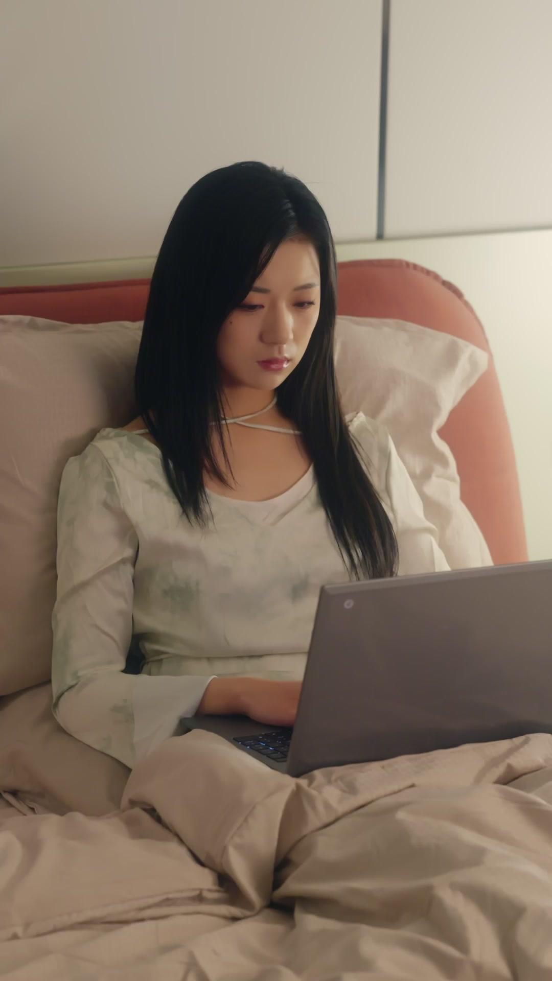 حرير الخداع… وعطر الخيانة