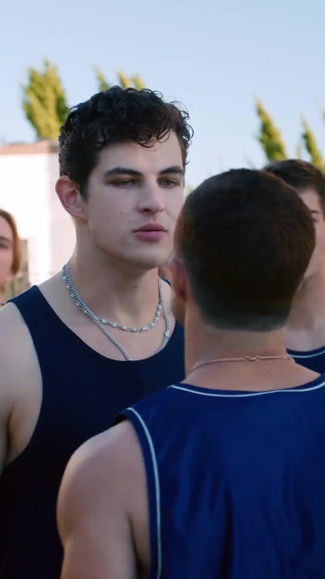 (Doblado) El dios regresó al juego