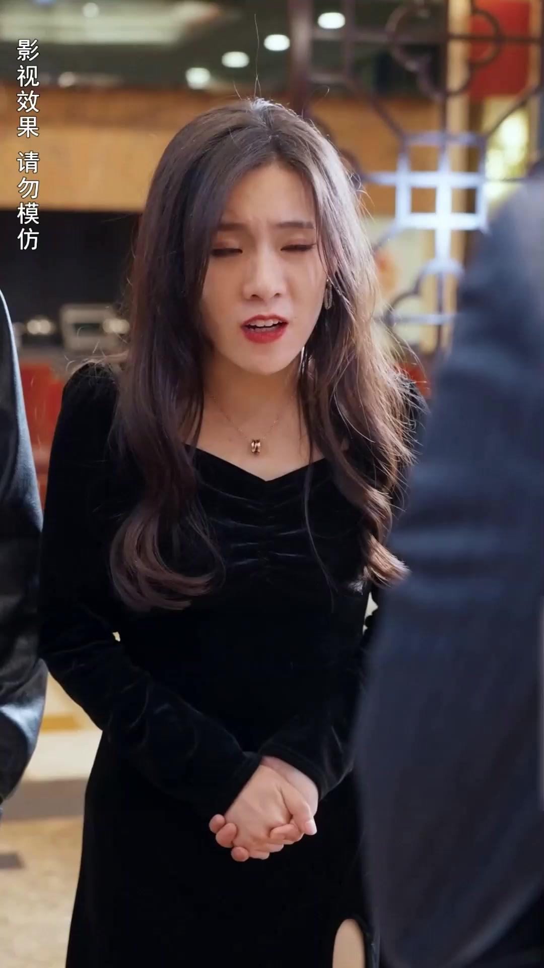 VIVIENNE : L'ÉPOUSE INTERDITE DES LÉGER