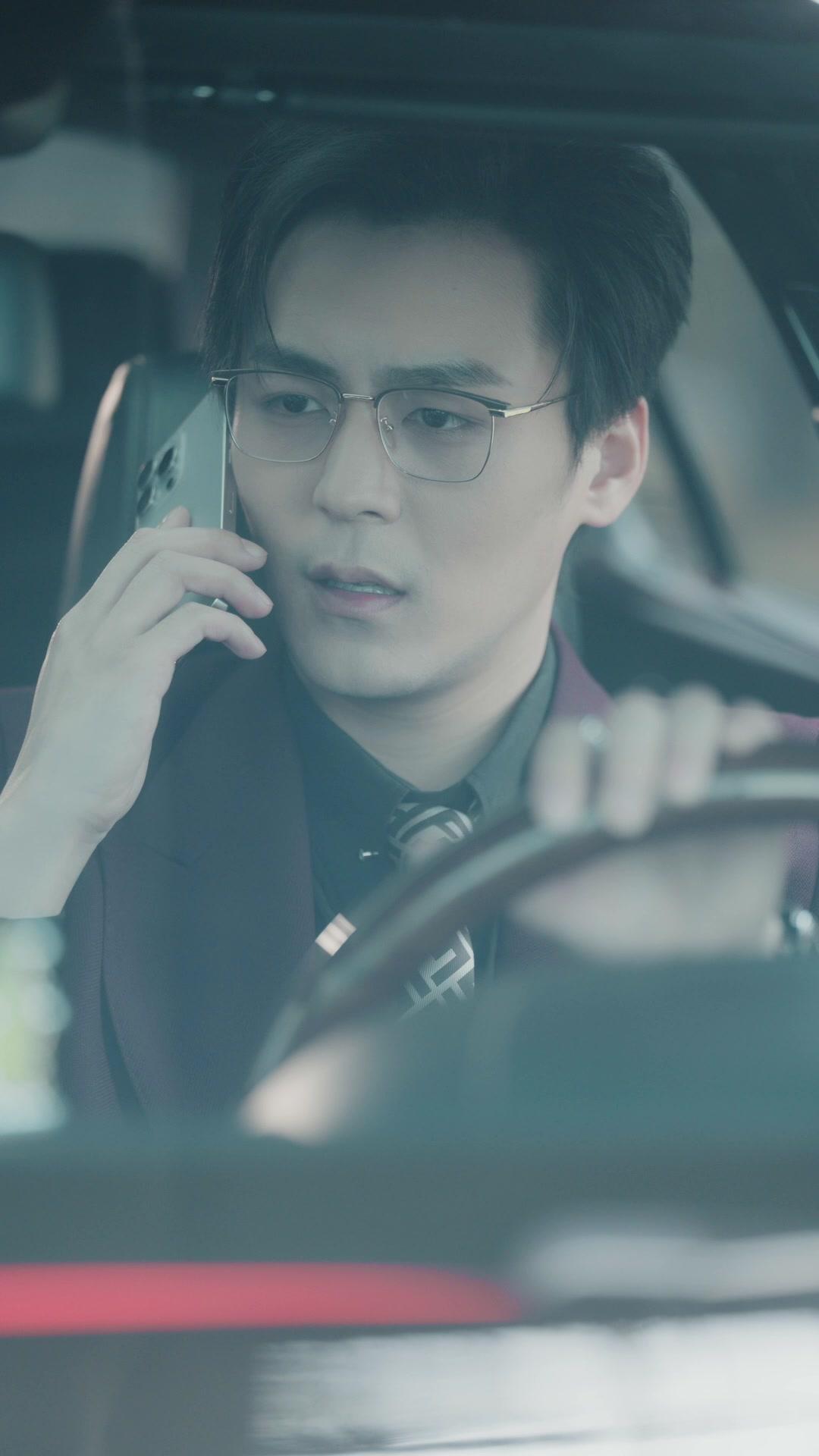 Boss Jatuh Cinta pada Pembantu