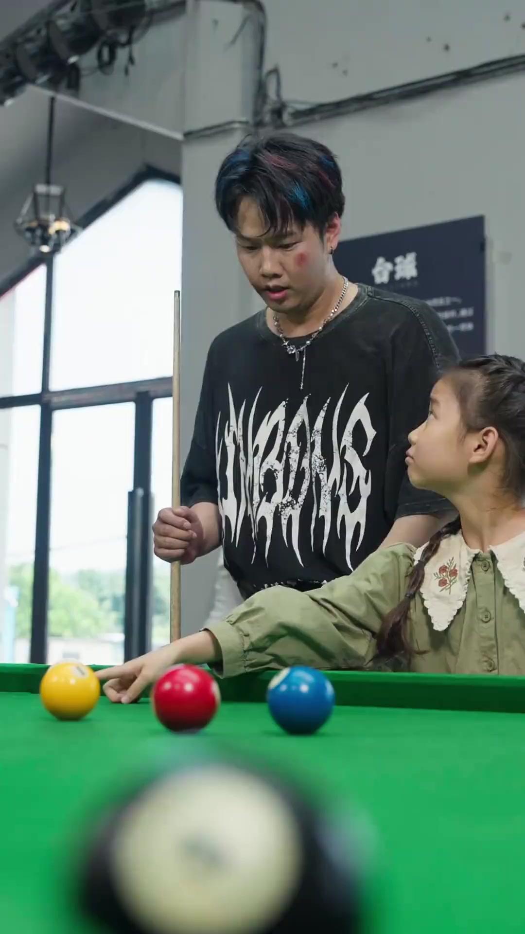 (Dubbed)Behind the Black Eight