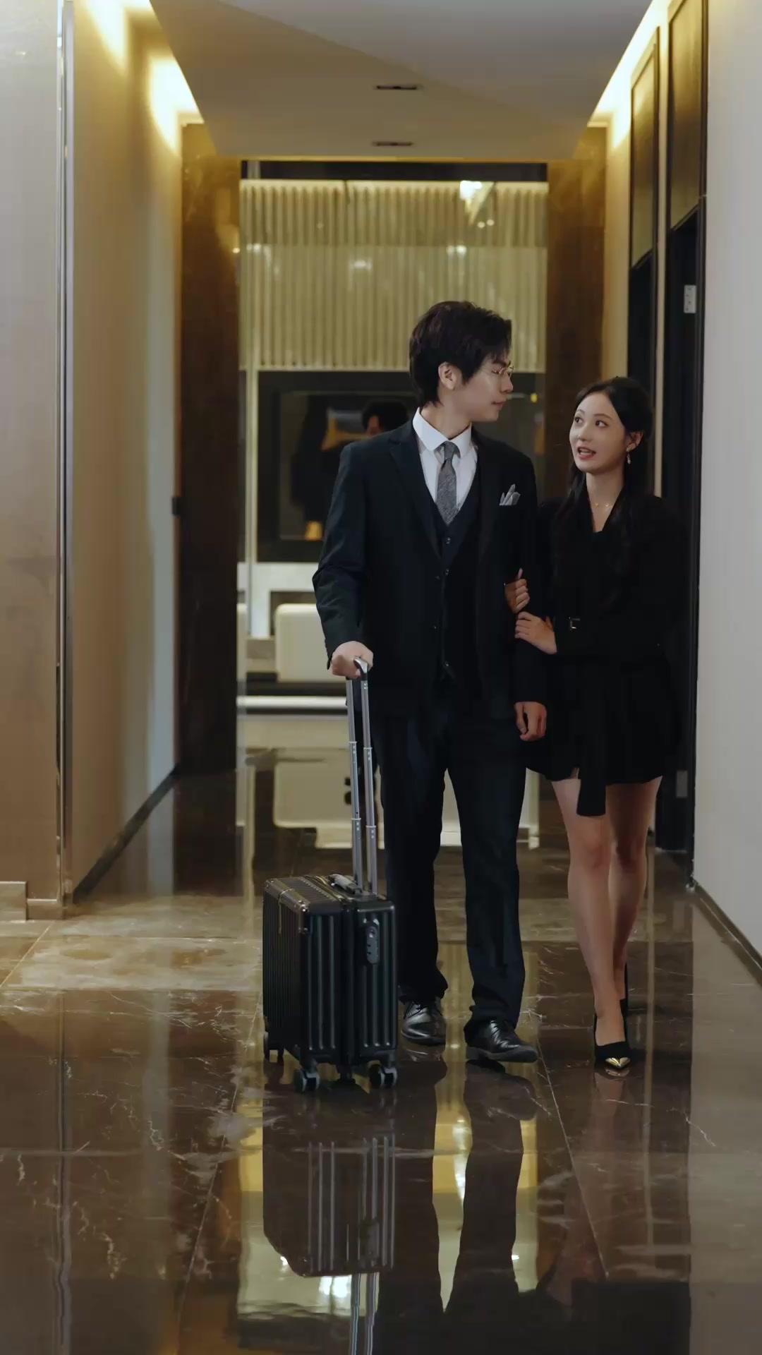 穿書死遁後，女主為我瘋魔