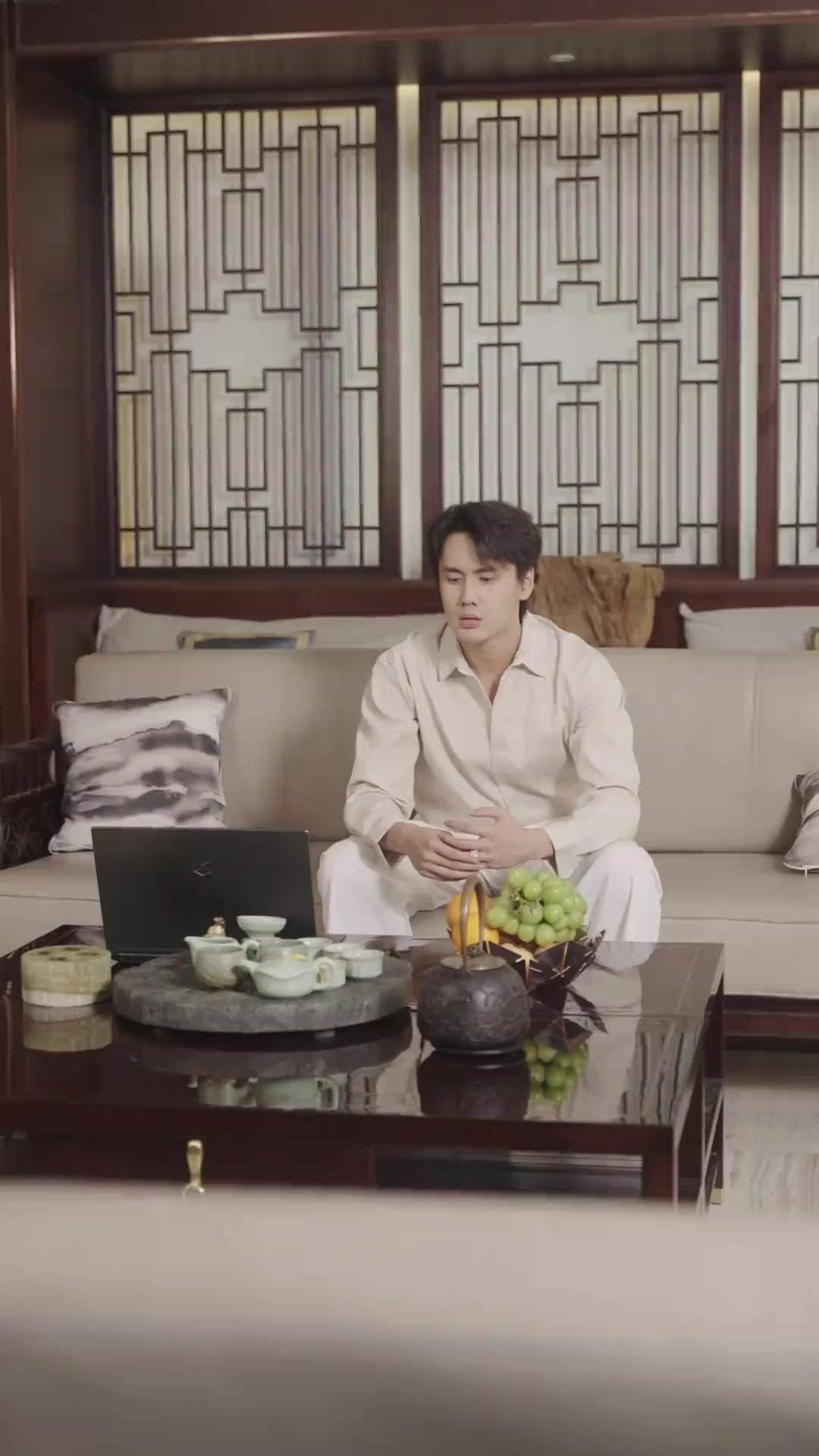 (Doblado) ¿La sustituya de quién?