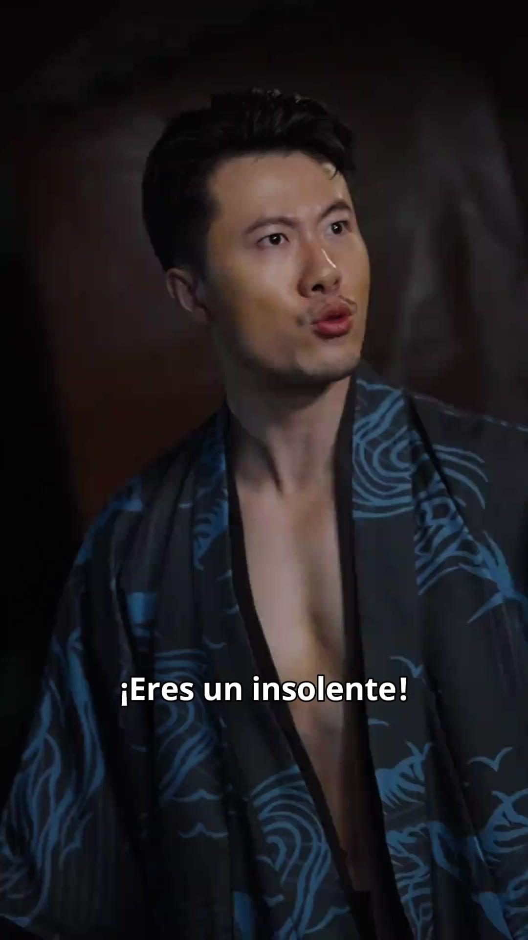 (Doblado) Alzo el filo del Este