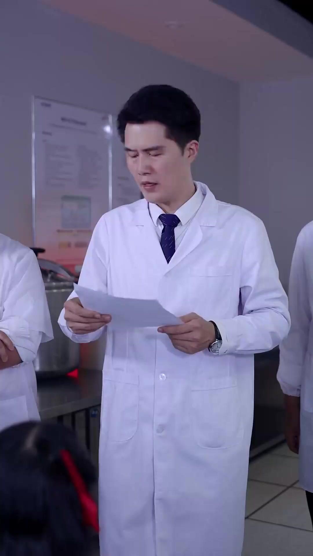 (Doblado) ¡Mi abuela es una niña!