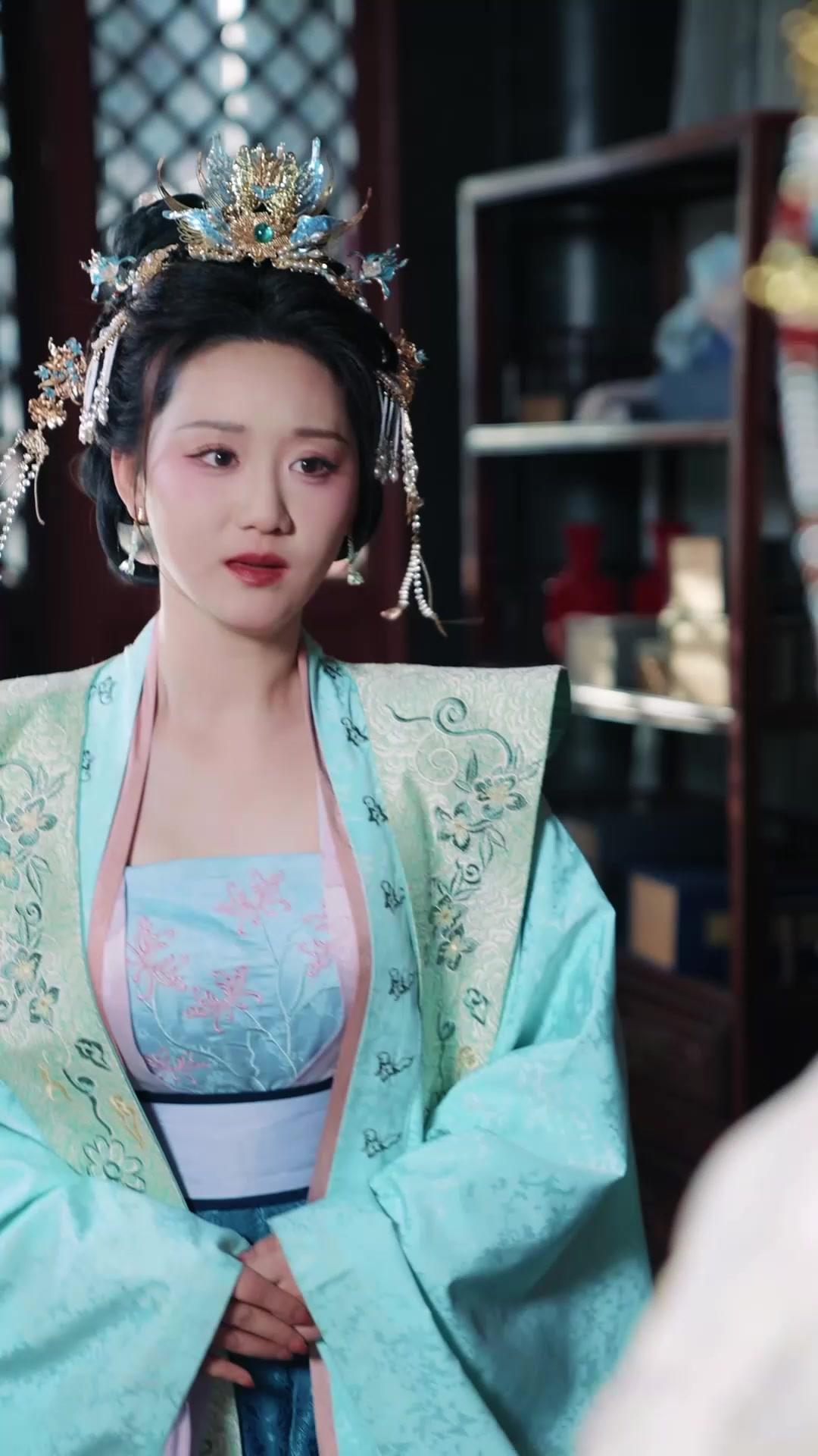  Putri Hoki Bikin Heboh Istana