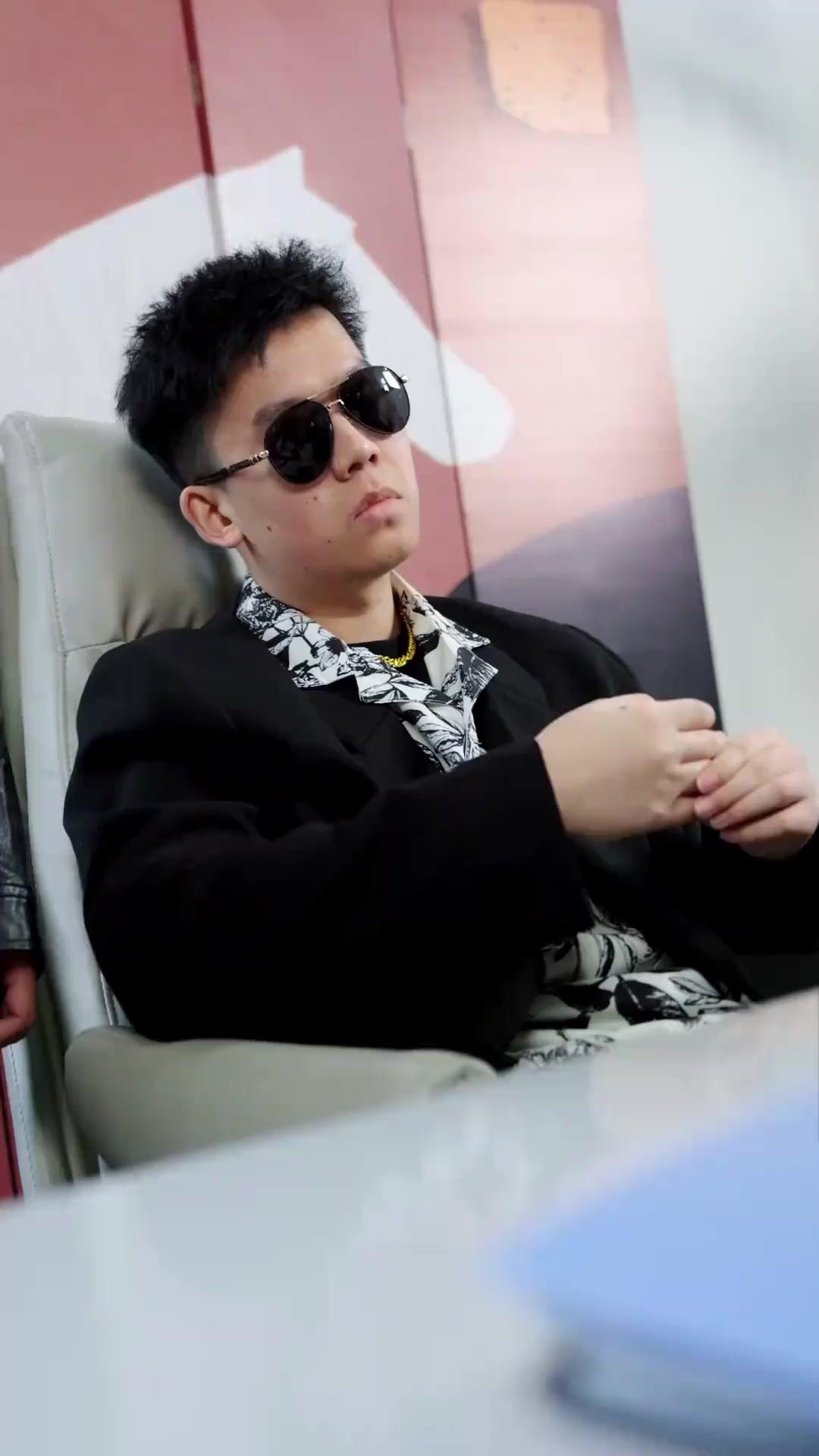 先生、そいつ偽物です