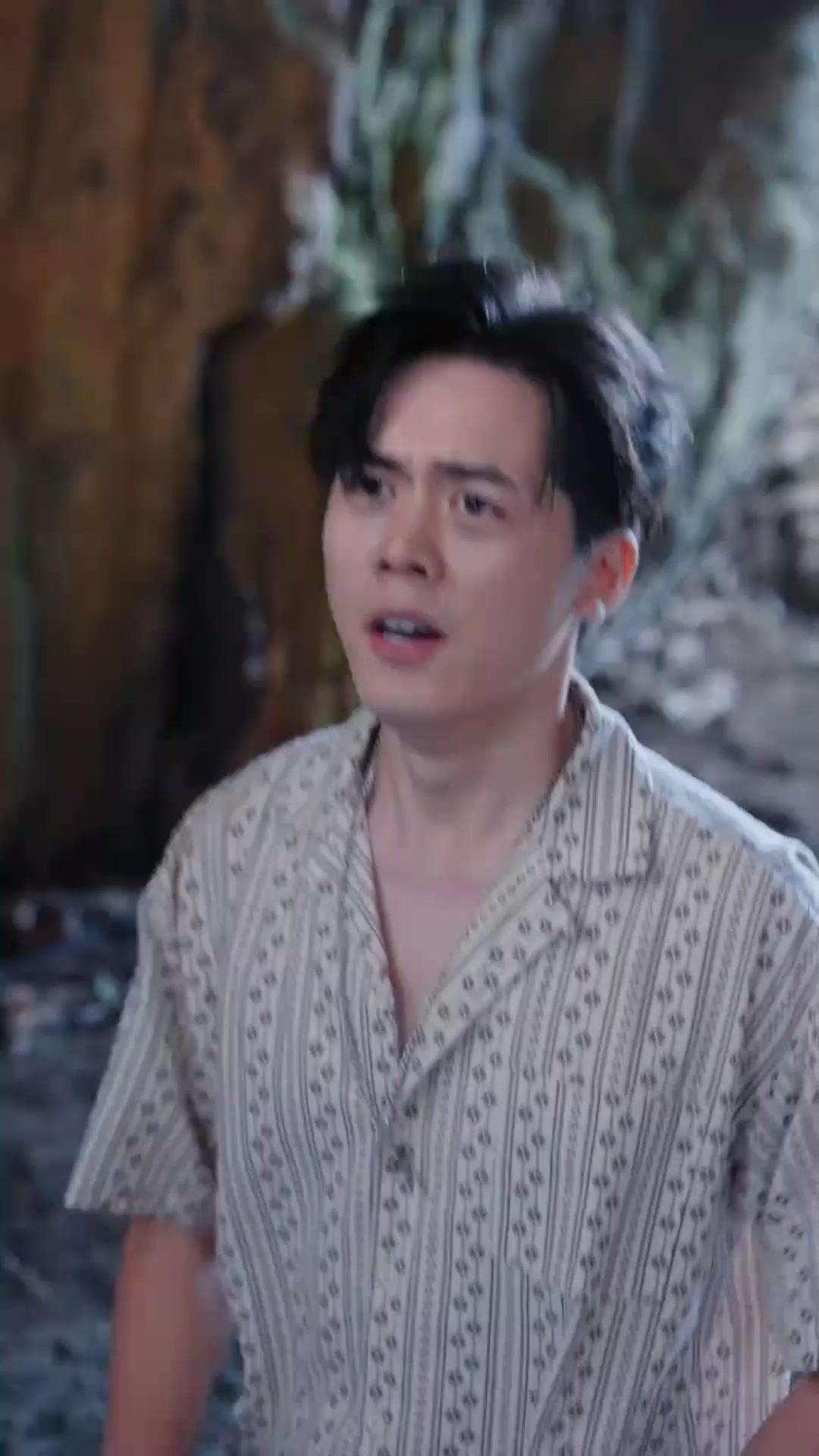 (Dublajlı) Köpekbalığı Adası