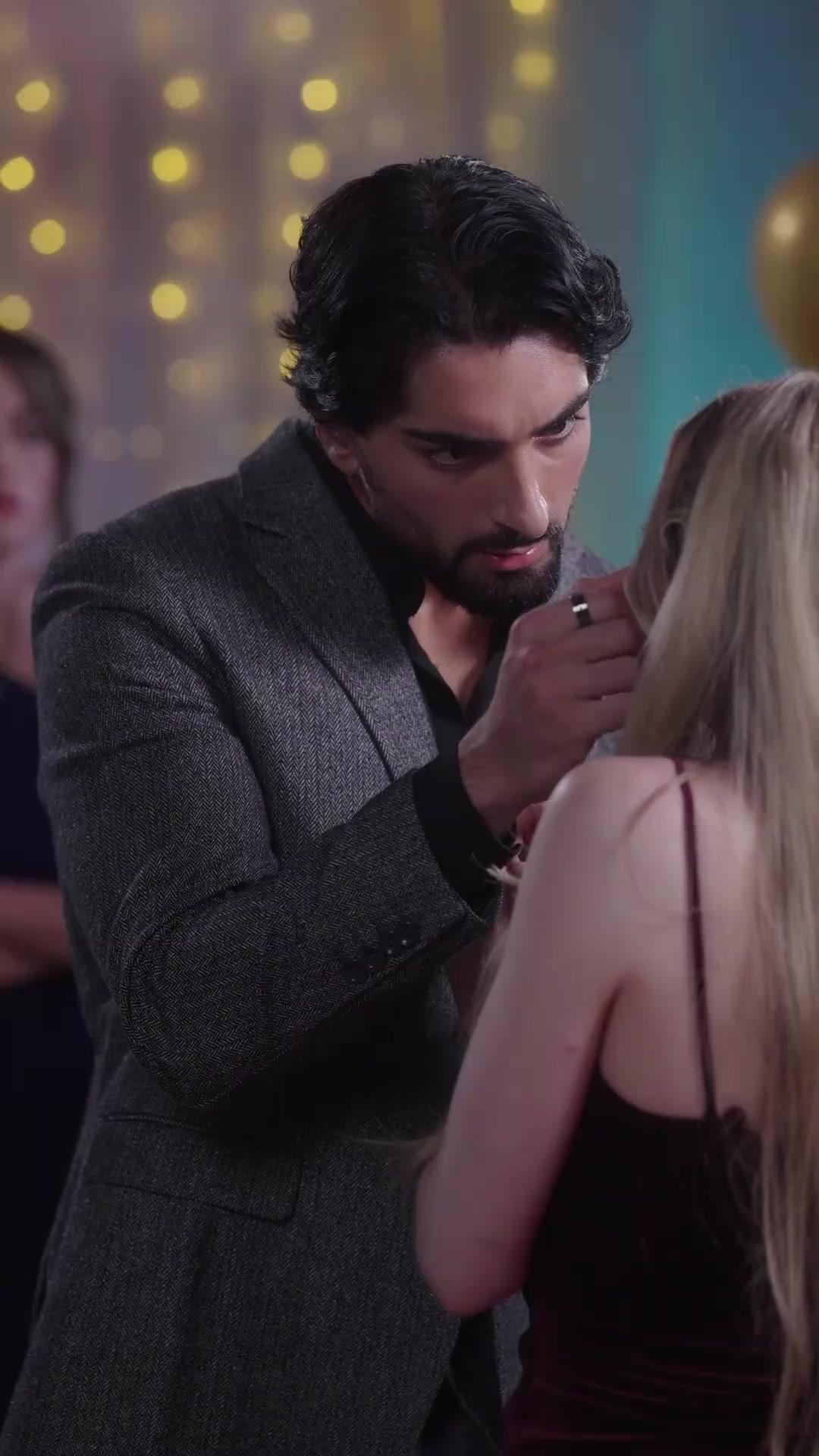 (Dublagem) Rostos Iguais: Quem é a Verdadeira Noiva?