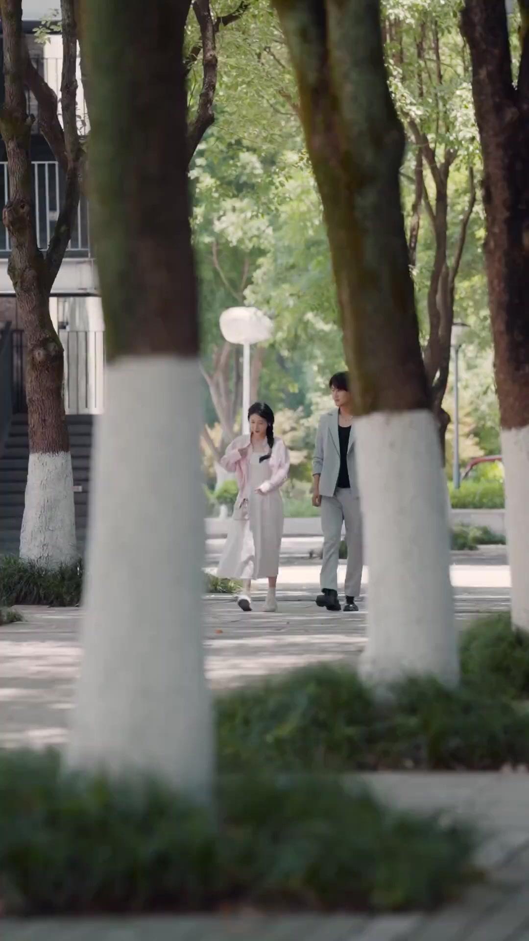 MISSION : SÉDUIRE LA REINE DU CAMPUS