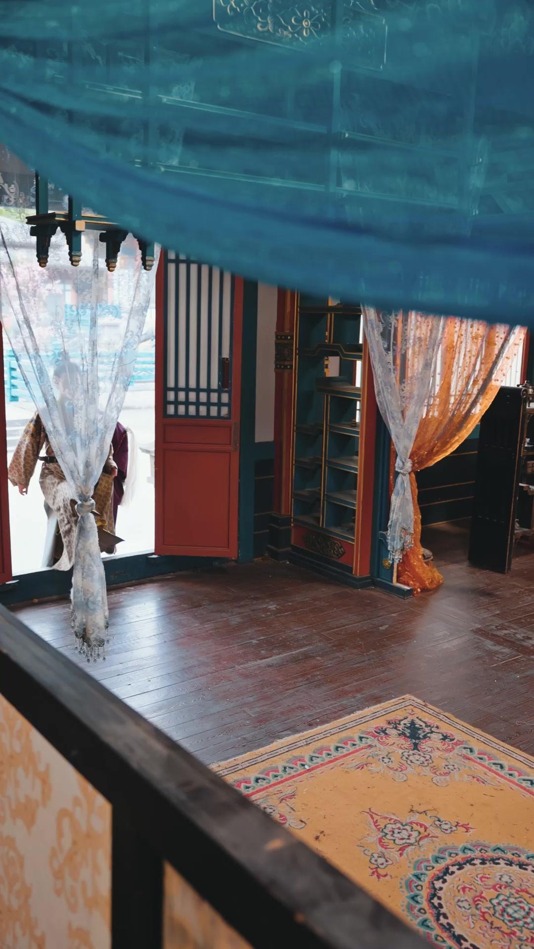 Ibuku dayang, Aku Kaisar