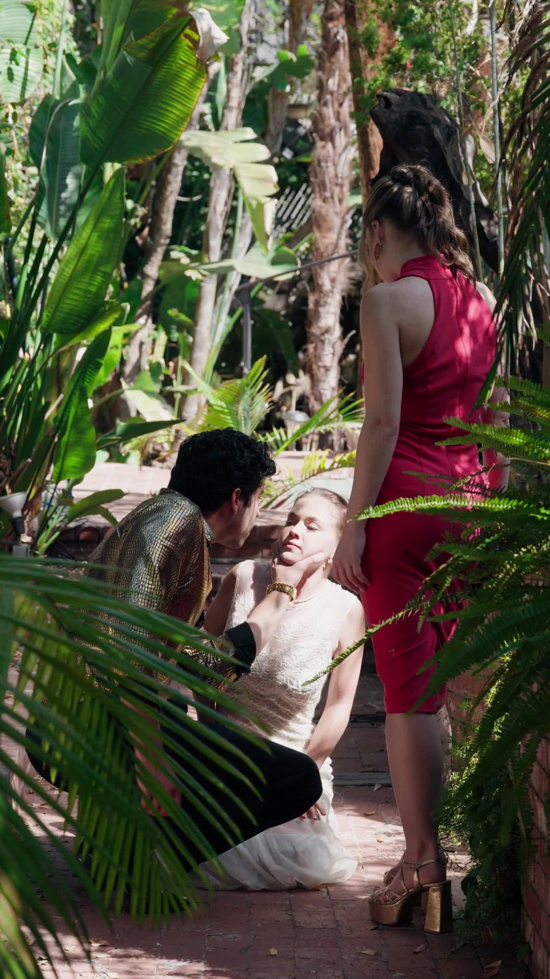 Con el mafioso que rechazaste