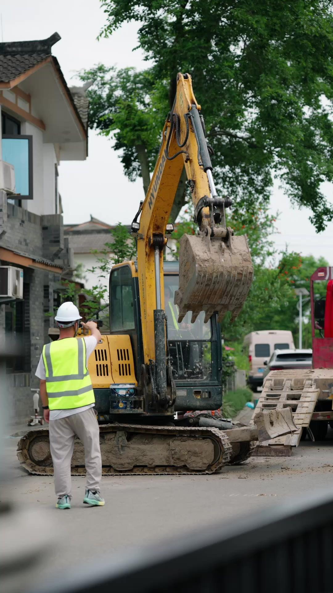 Dalam Pelukannya, Aku Bebas