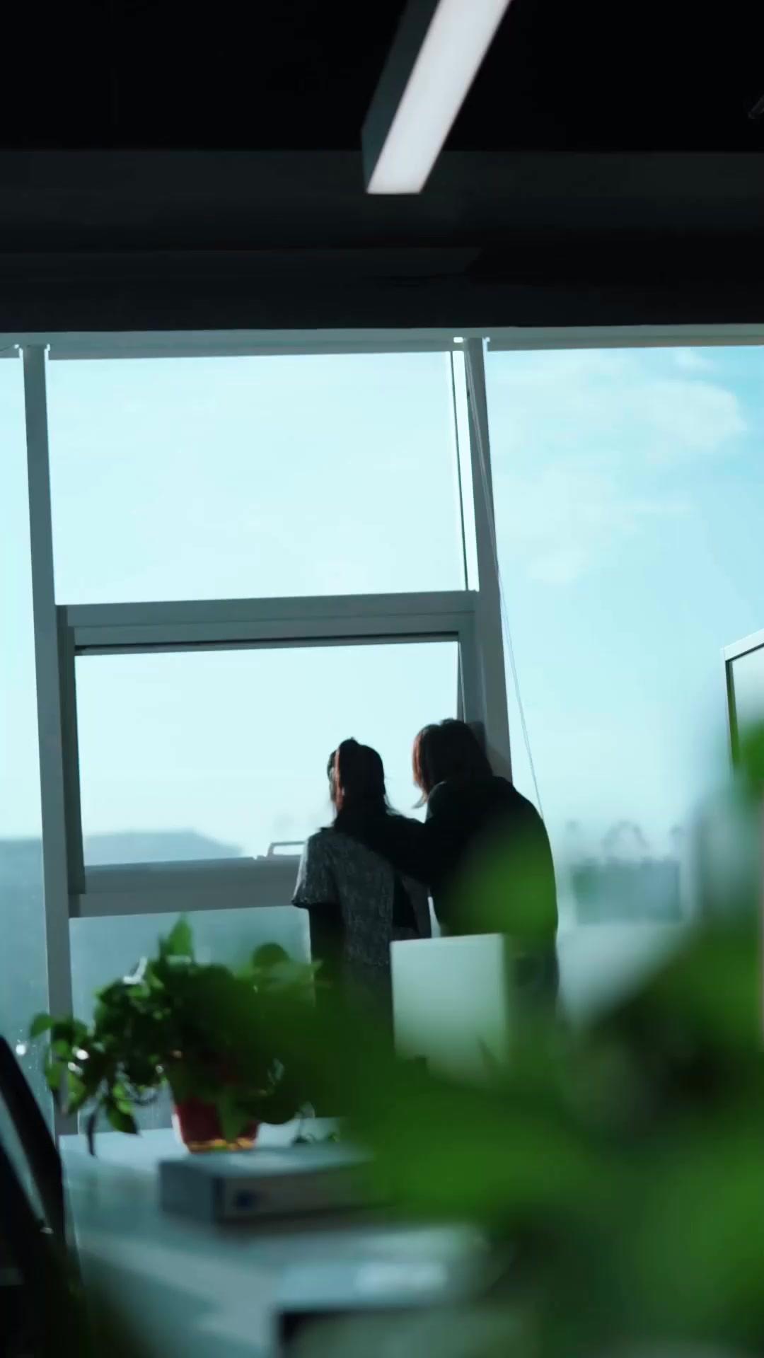 Tras la máscara del amor