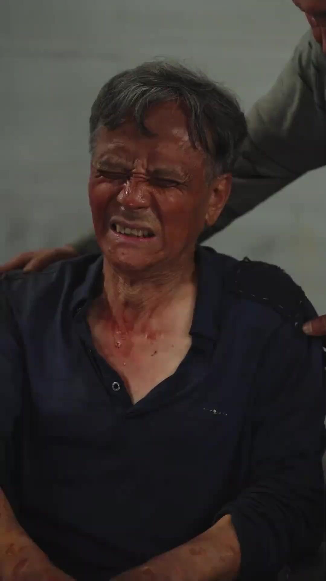 (Dubbing) Daun Gugur, Akar Keadilan