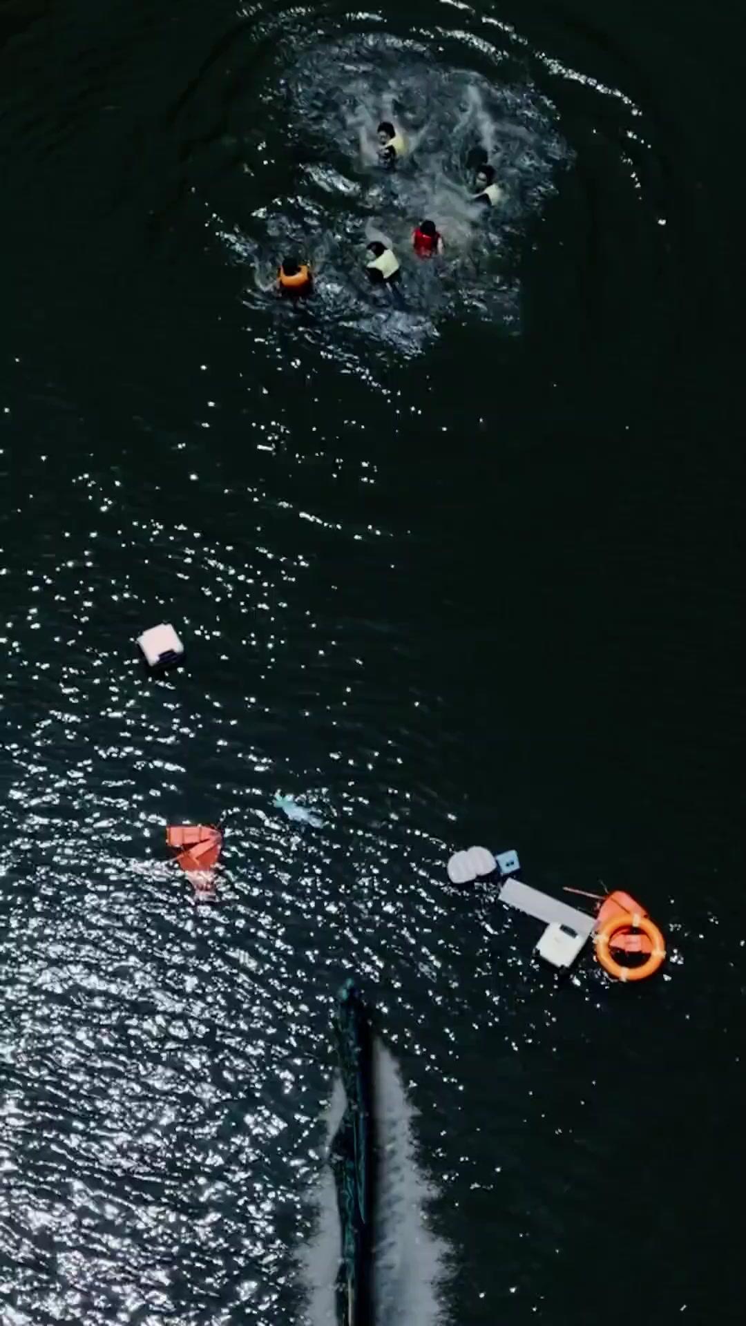 家族旅行、行き先は怪物の湖