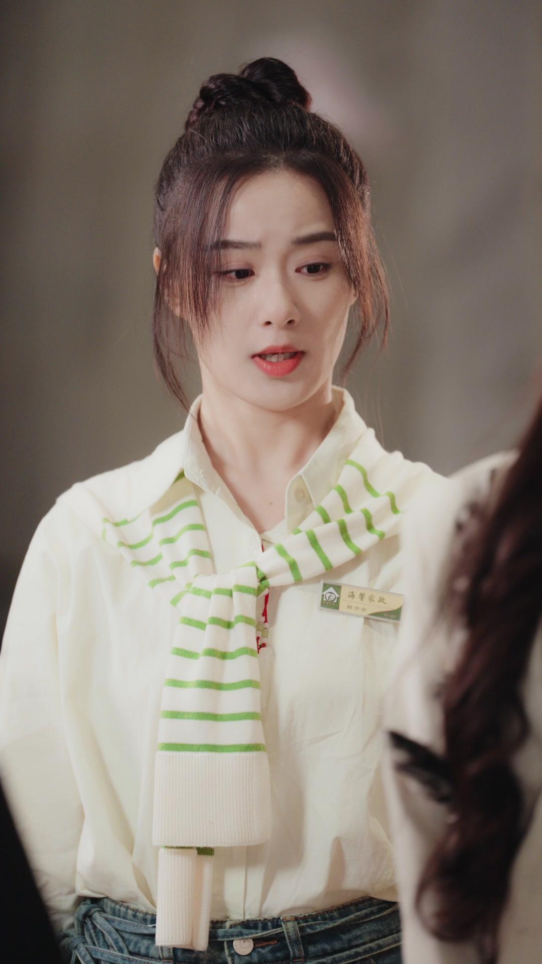 JE SUIS LA NOUNOU, ARRÊTE !