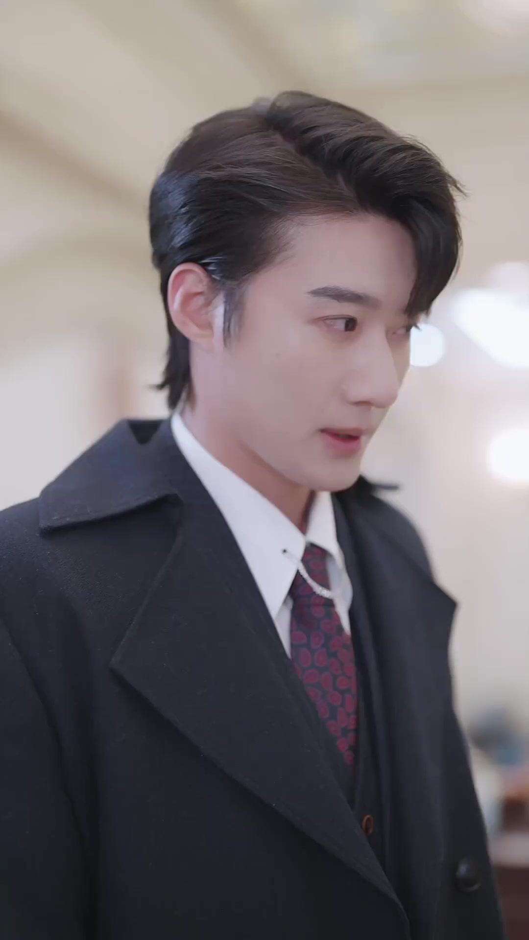 Rahasia Masa Lalu, Cinta dan Balas Dendam