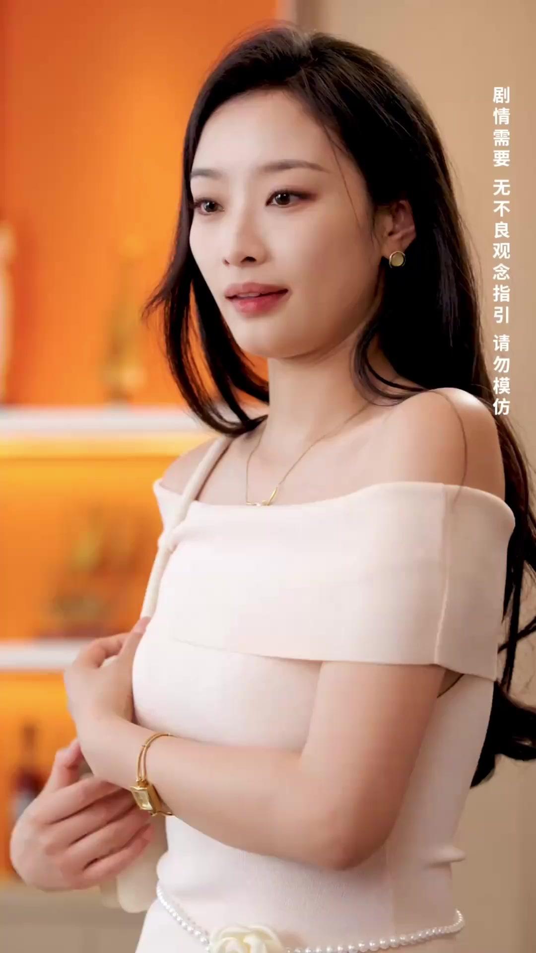 ตะวันน้อยในกรงทอง