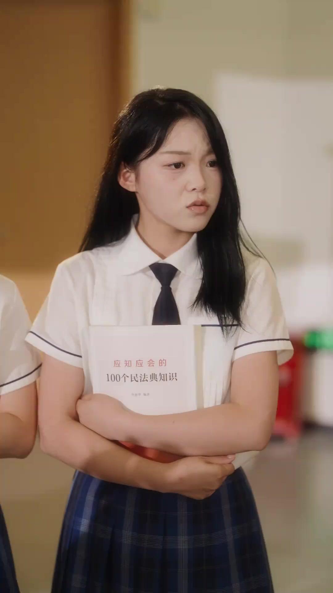 Dewi Sekolah Balik Naksir