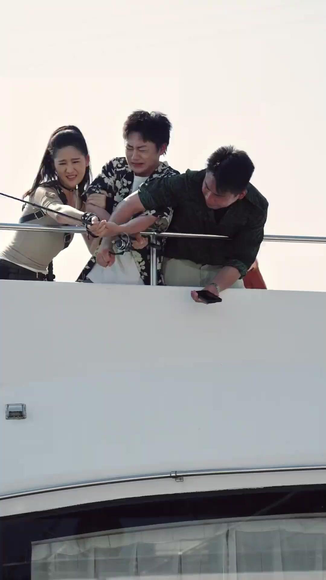 Awas! Ada Moster Air