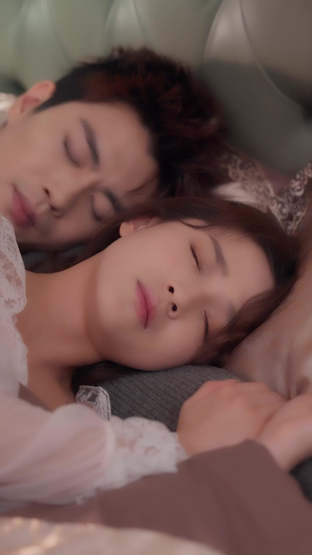 替姐嫁瞎夫，沒想到他是裝的！