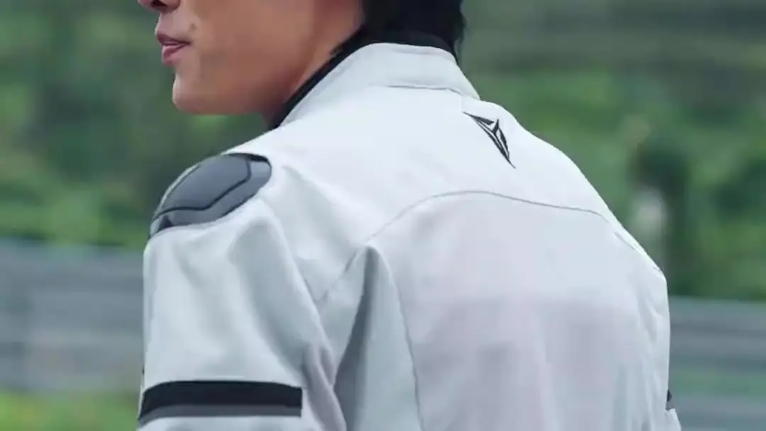 مدبلج سائق الشاحنات، أقوى مما تتخيل: لحظة التلاقي التي هزّت القلوب