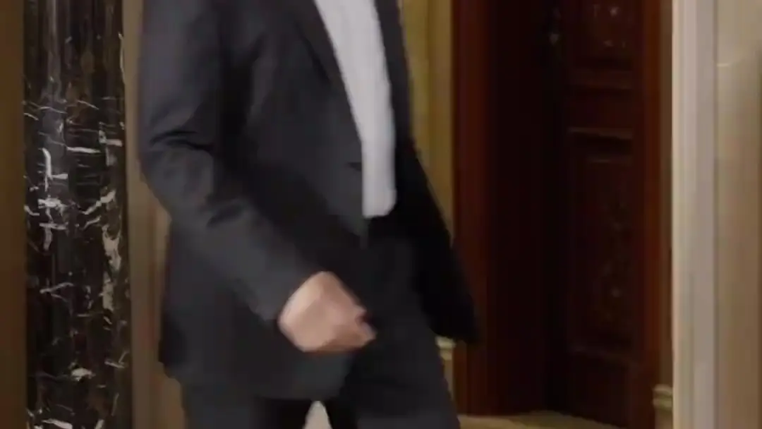 (Doublage) MA FEMME, LA PDG : Quand le passé ressuscite dans un salon doré