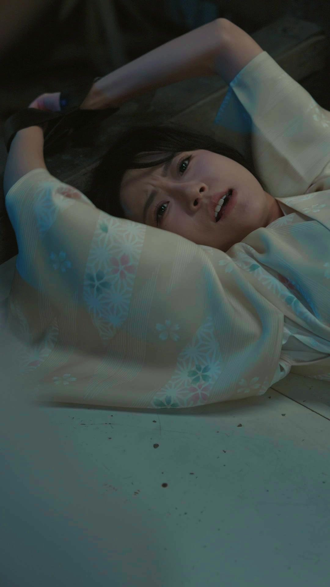 Alzo el filo del Este 