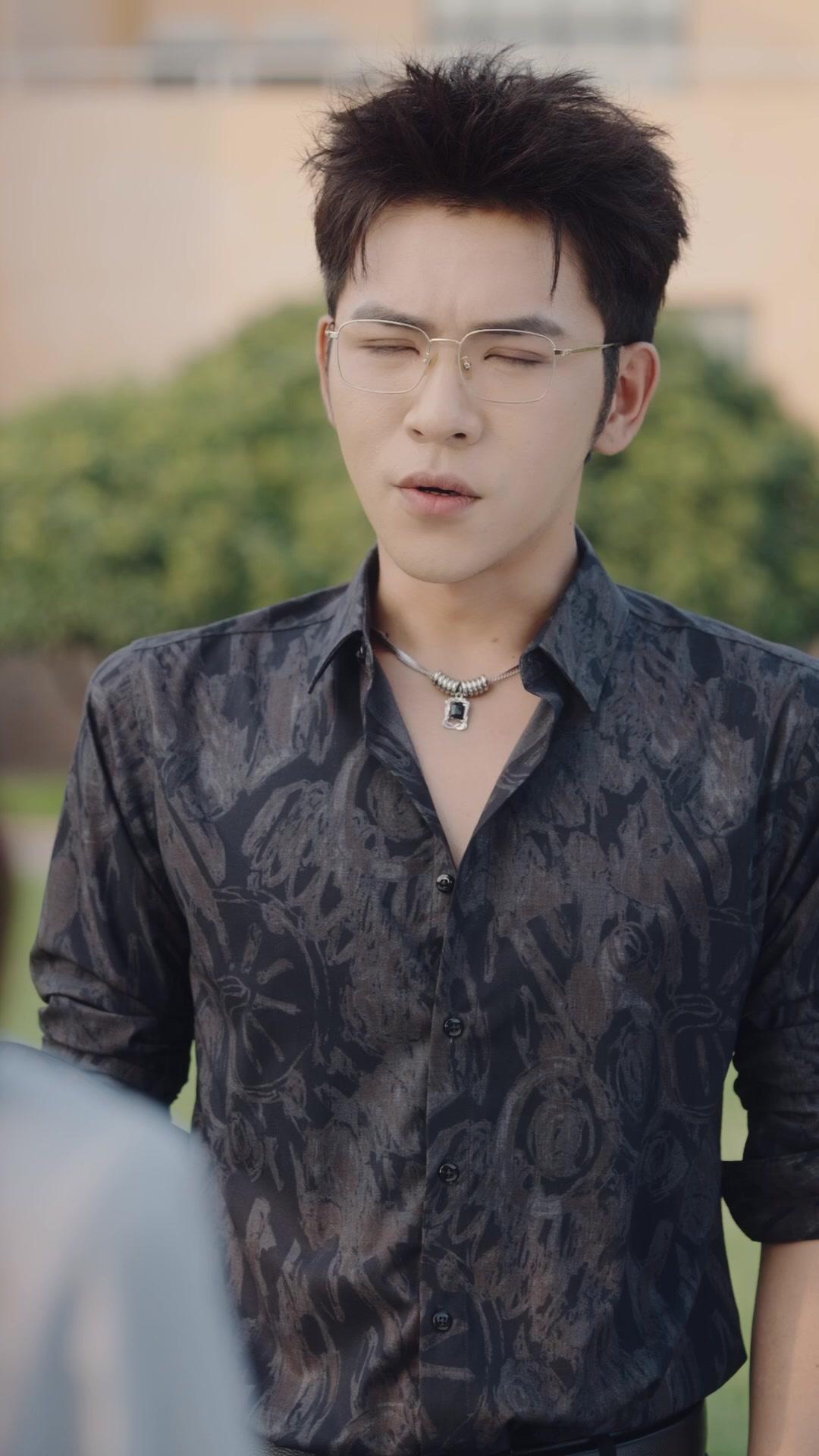 Seragam Perang di Balik Apron