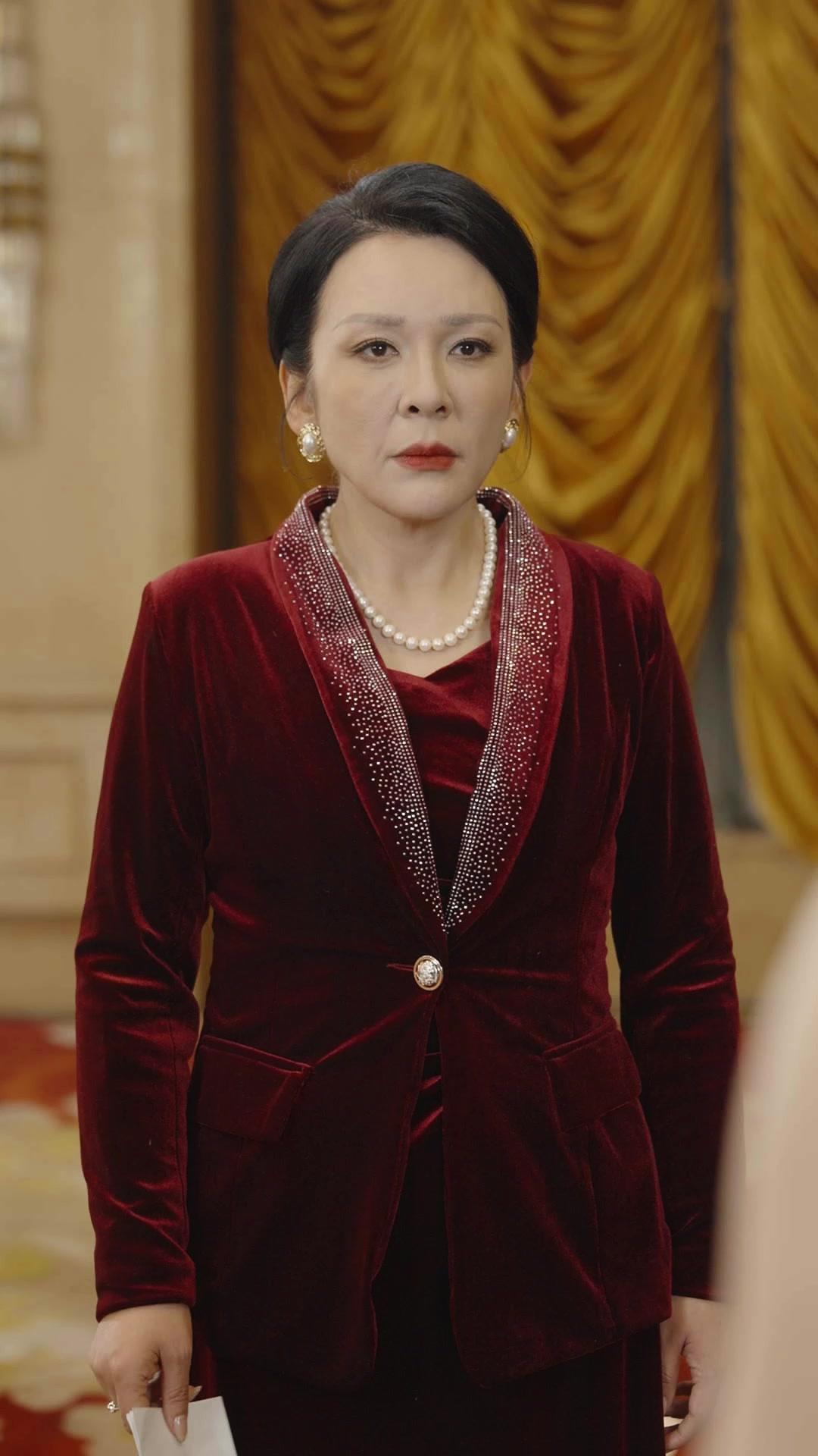 A Tia da Cantina É a Verdadeira Chefe