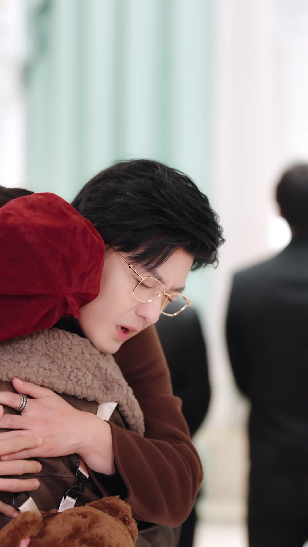 개틀링을 든 신부