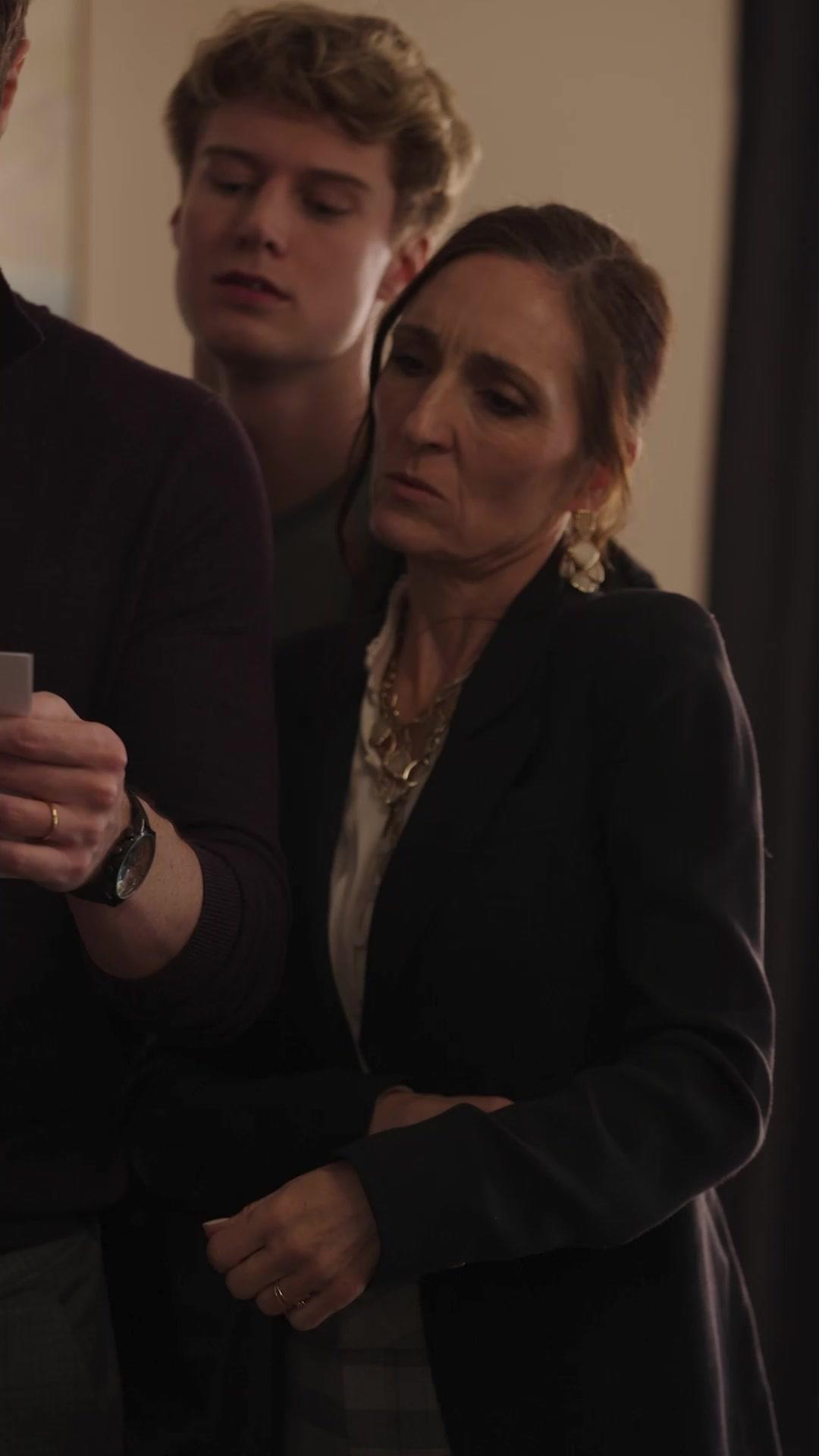 Strikes Back of Desperate Wife