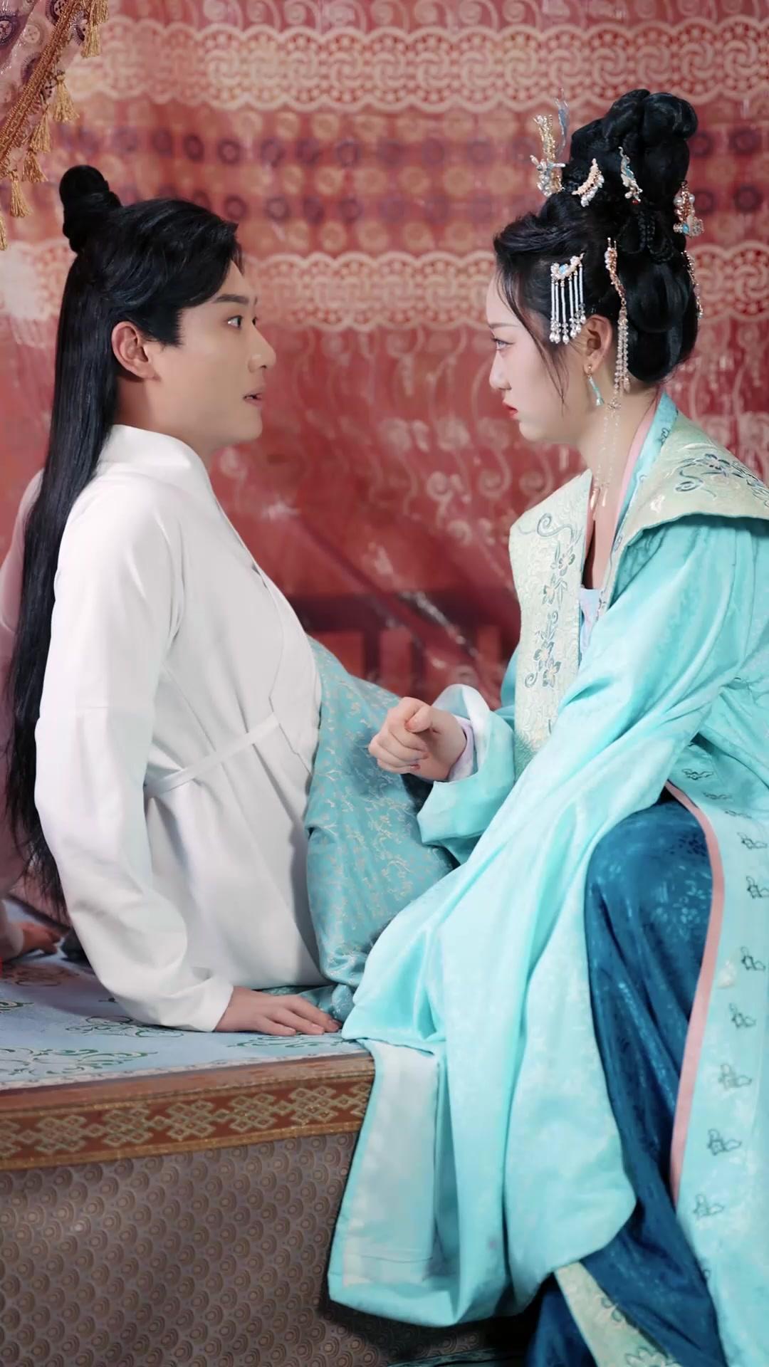  Putri Hoki Bikin Heboh Istana