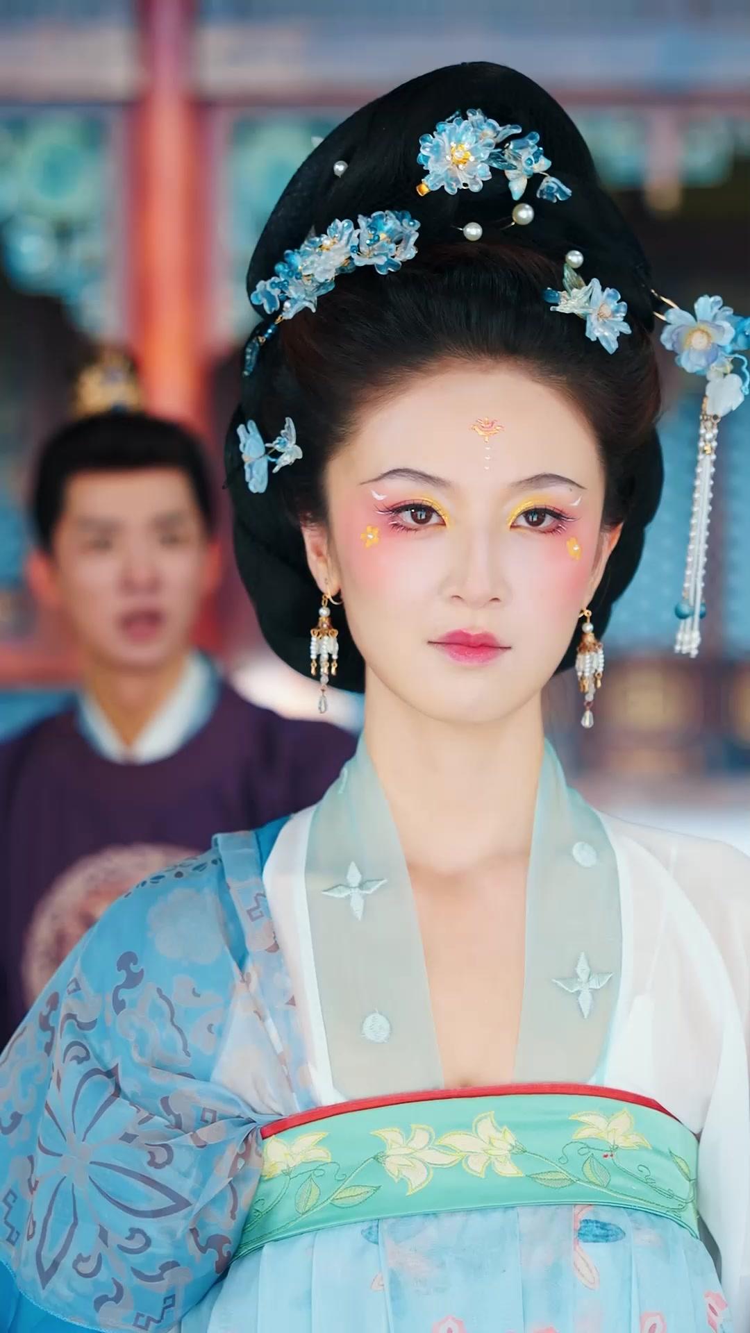 Bunga Lalu, Permaisuri Kini