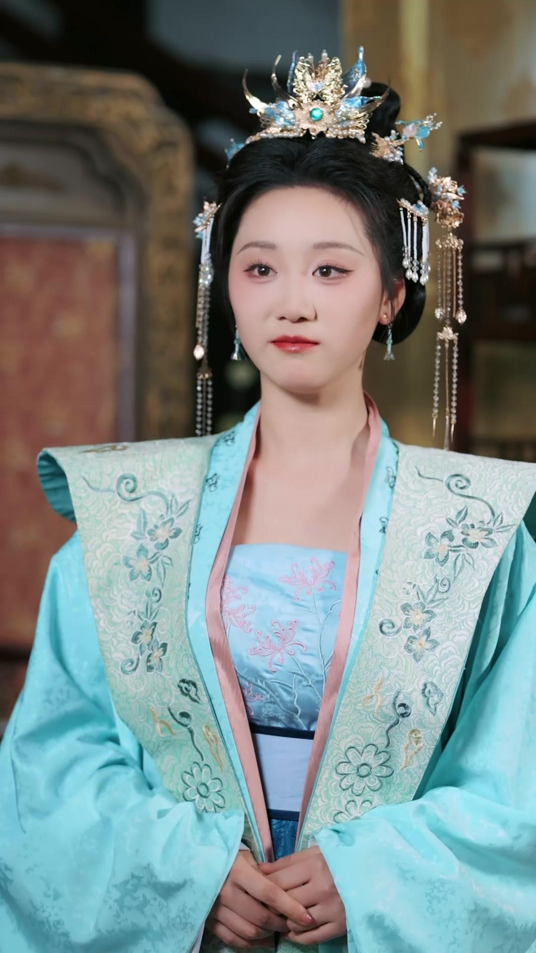  Putri Hoki Bikin Heboh Istana