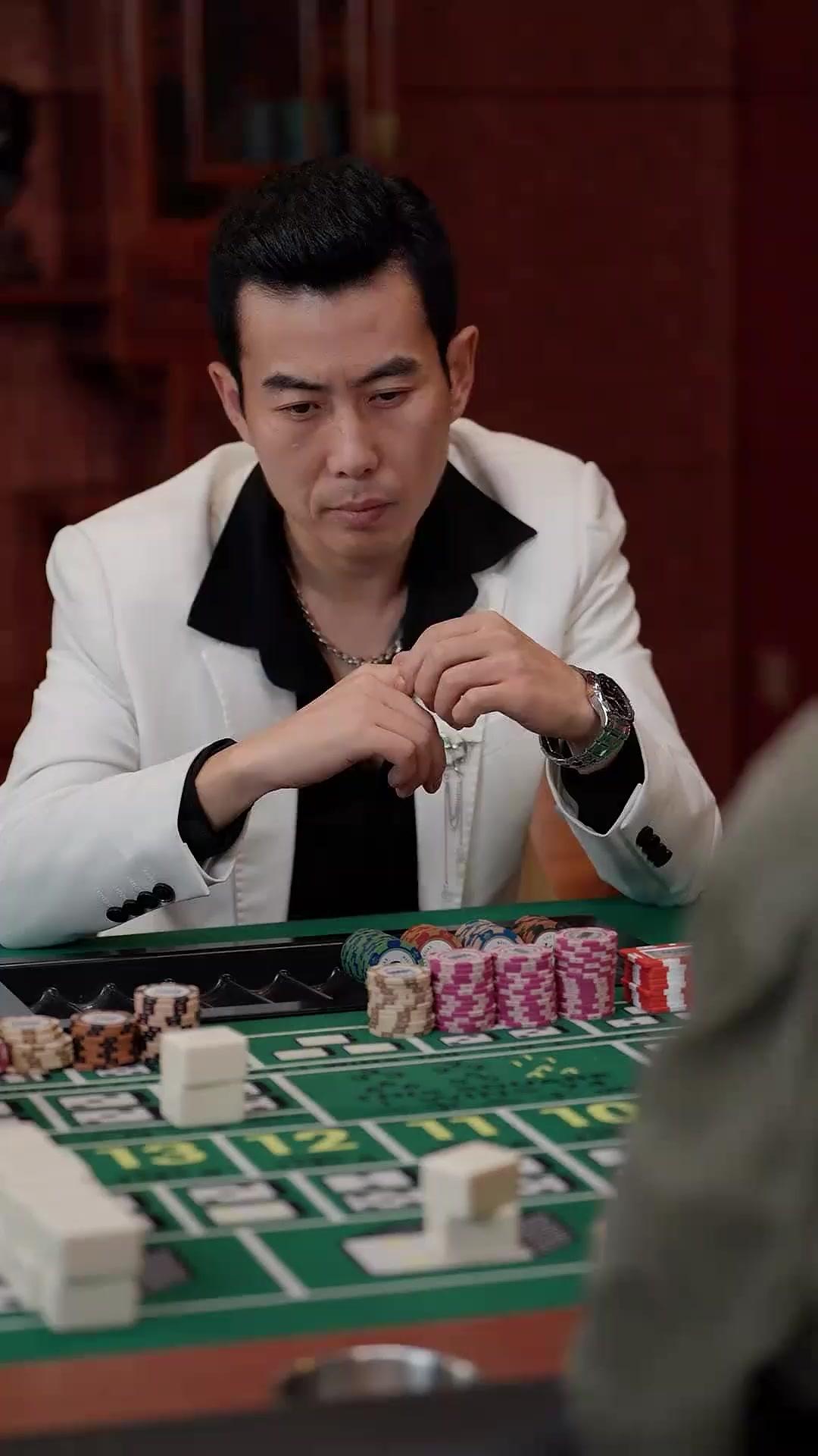 (พากย์เสียง) ความลับบนโต๊ะพนัน