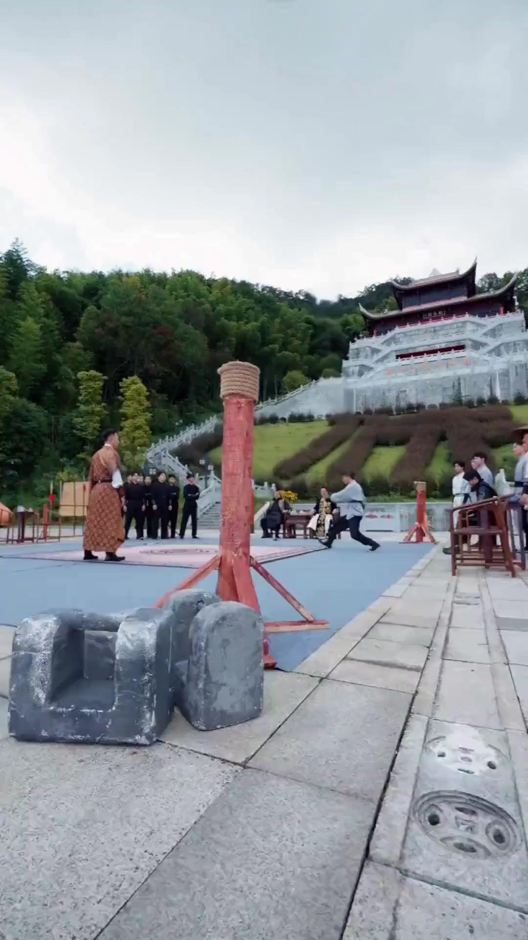 (مدبلج) عندما ينهض التنين النائم