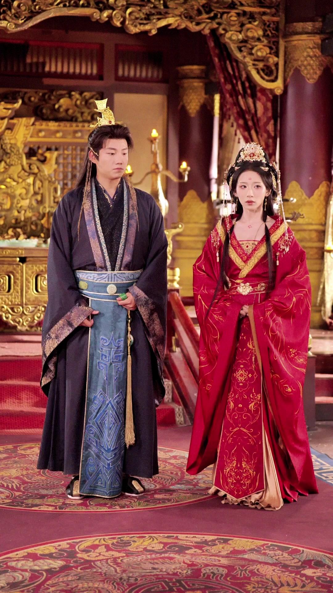 الإمبراطور الطائش الذي أنقذ عرشه بالزوجات