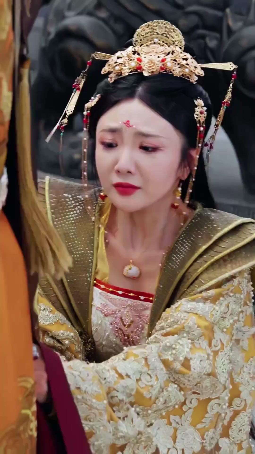 (Doblado) Lo hice rey, me encadenó