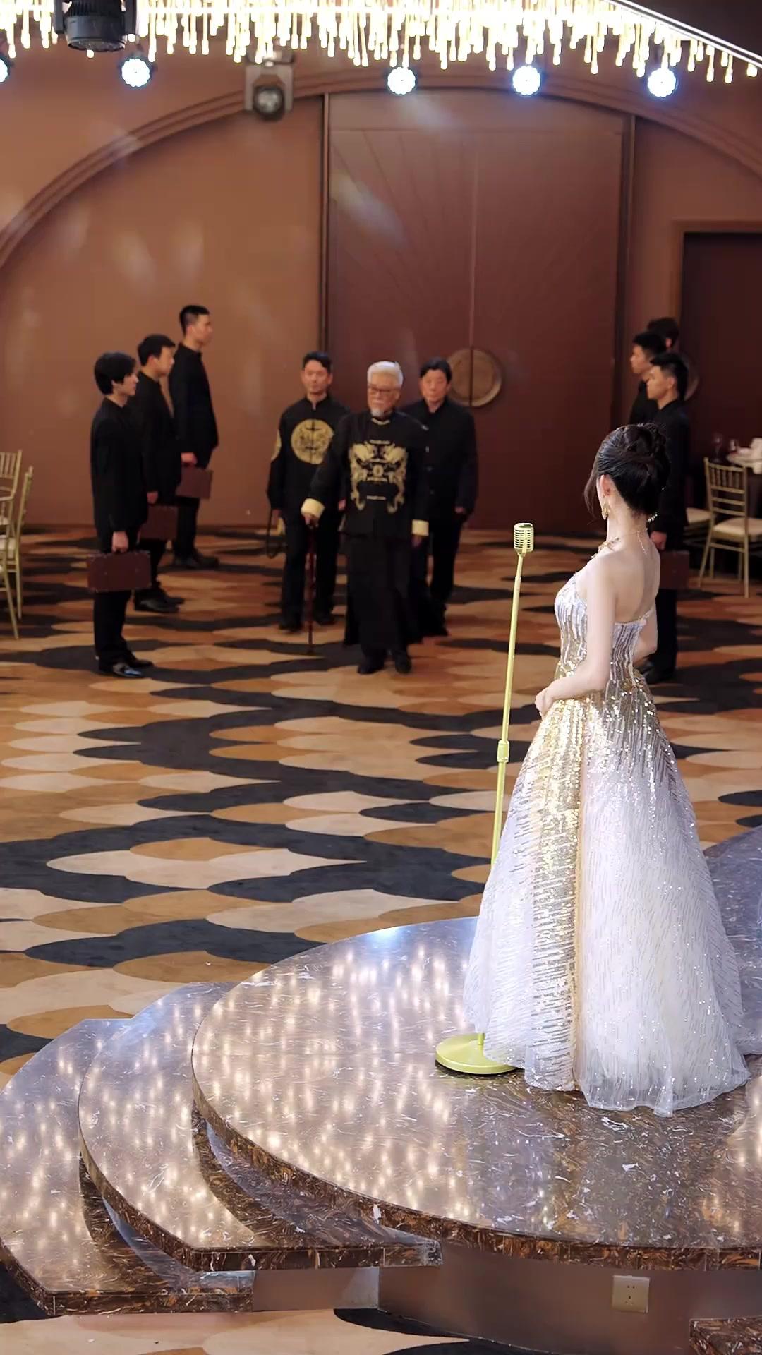 ฟื้นชีพ ราชินีเอาคืน