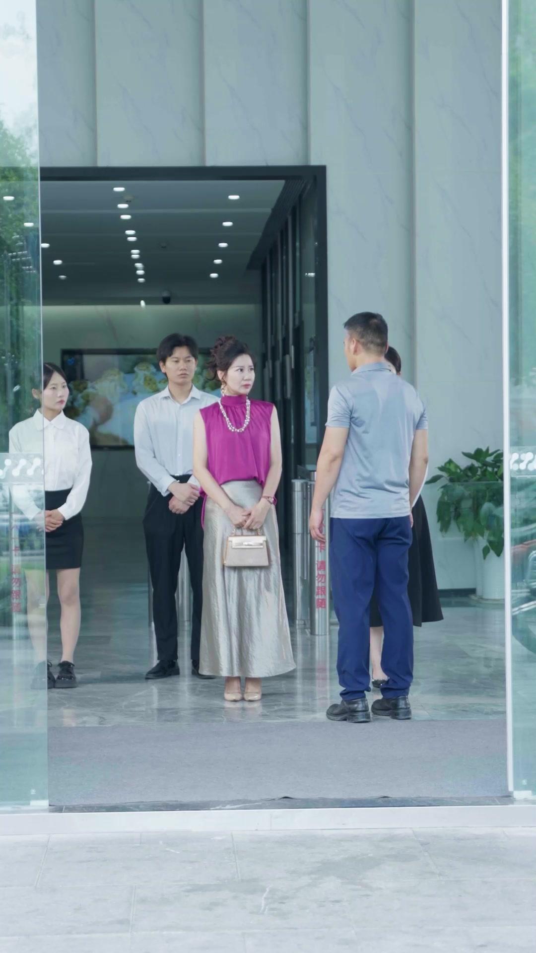 Reencontro e Confronto: Pai e Filho vs. Mal