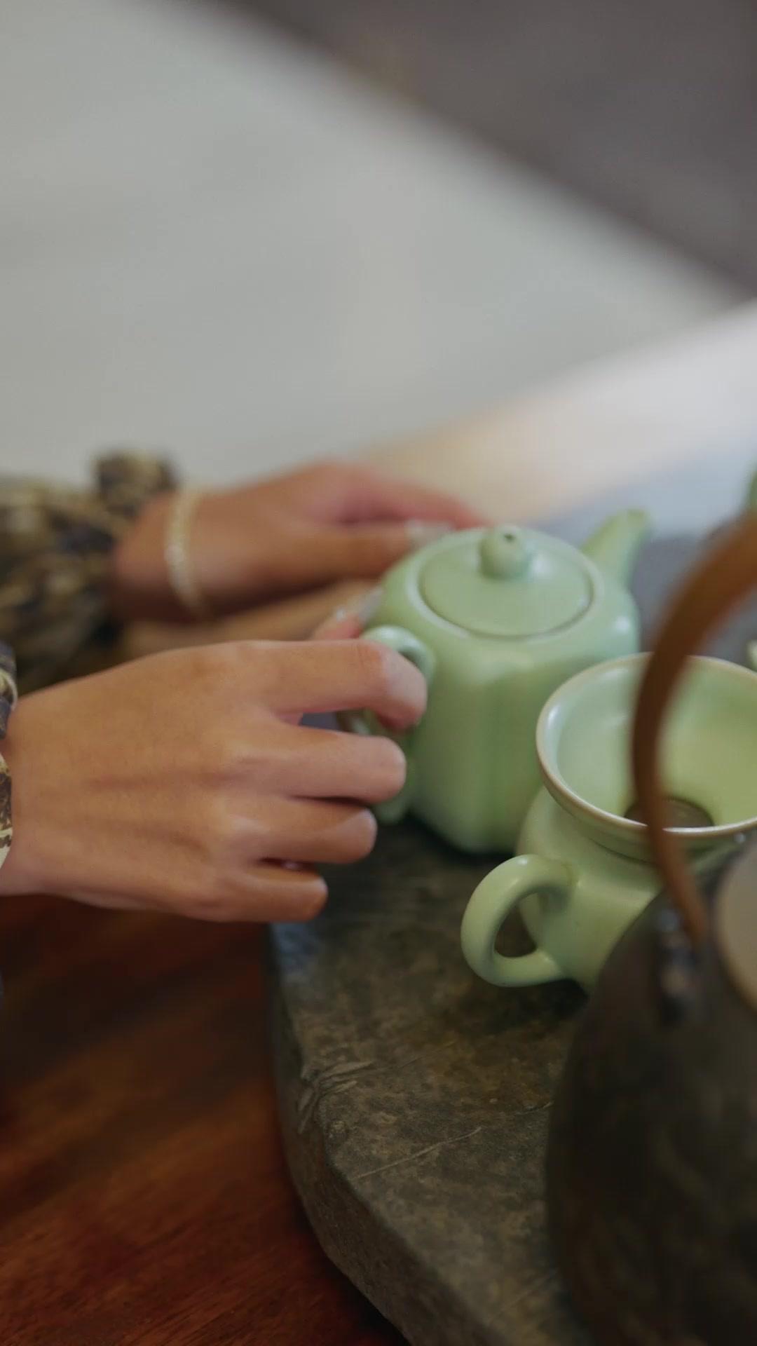 Stolen Face, Stolen Life