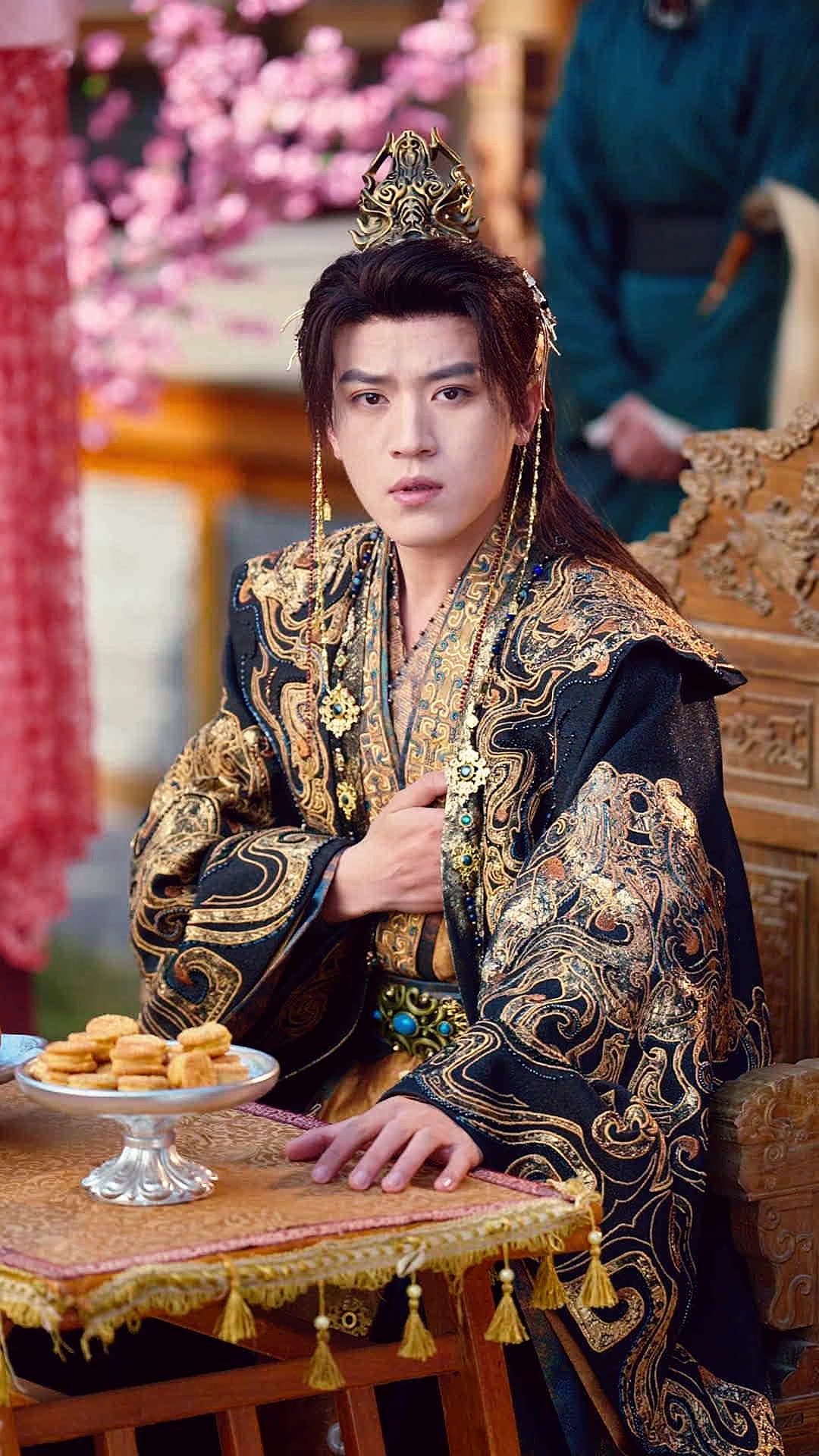 Sei Anzi, un Solo Destino