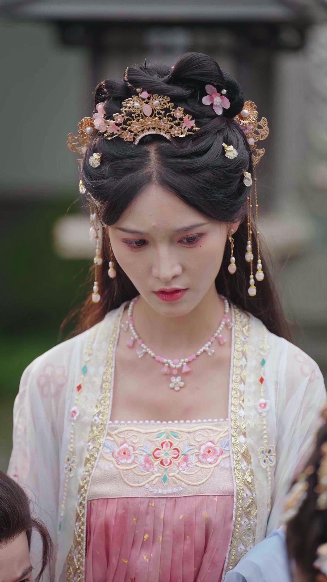 Mom, Daddy is the Prince!