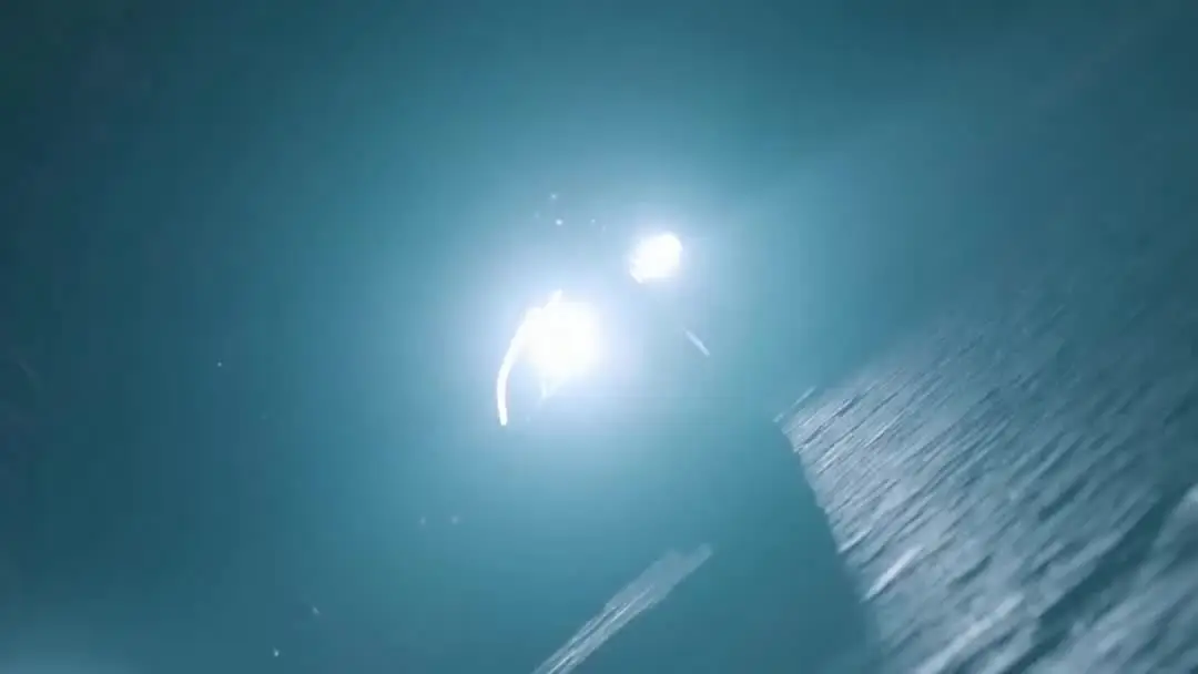 30 Minutes Before the Cold Wave—And Everyone’s Already Frozen