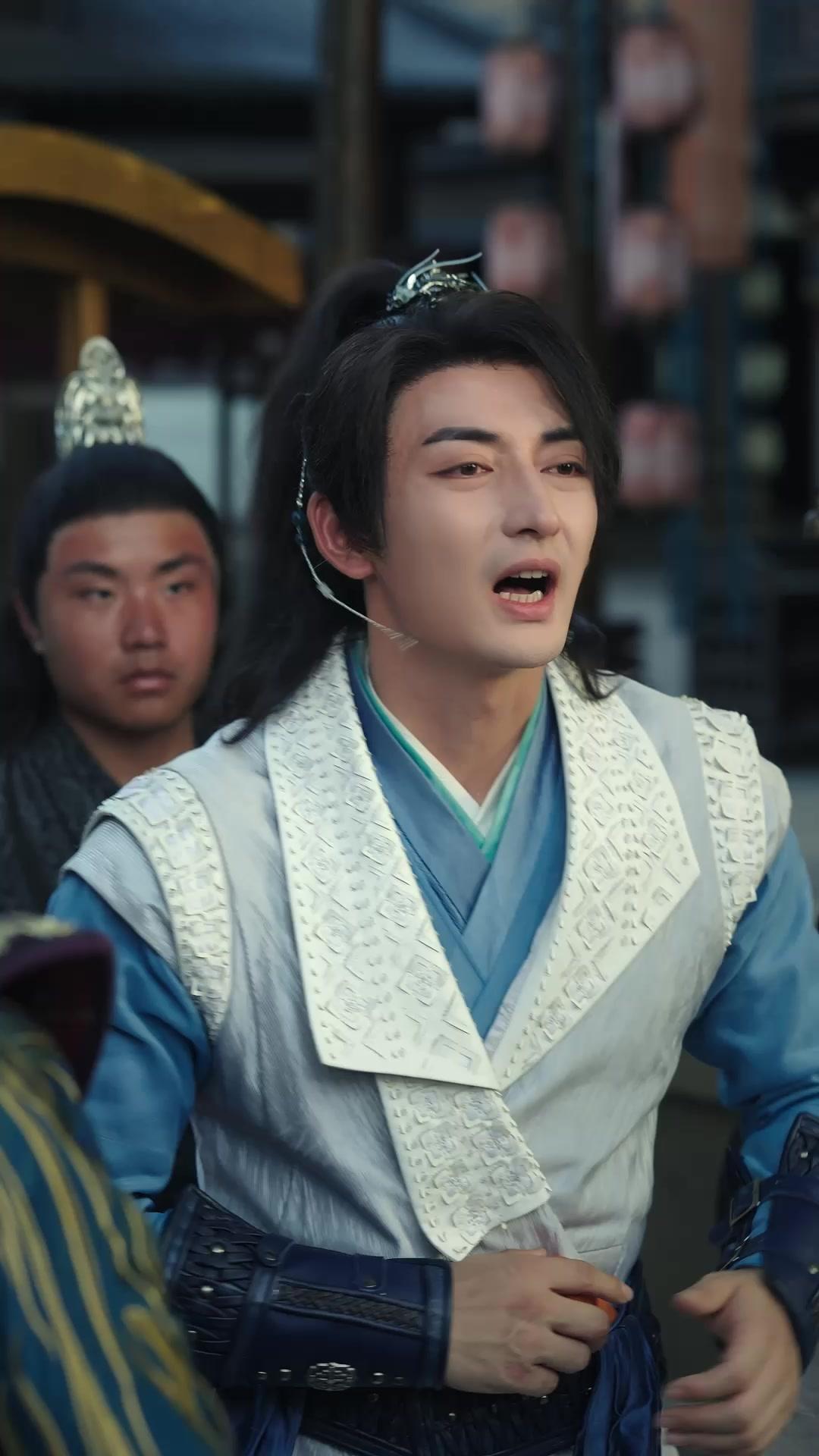 Himmlisches Schwert, irdischer Held