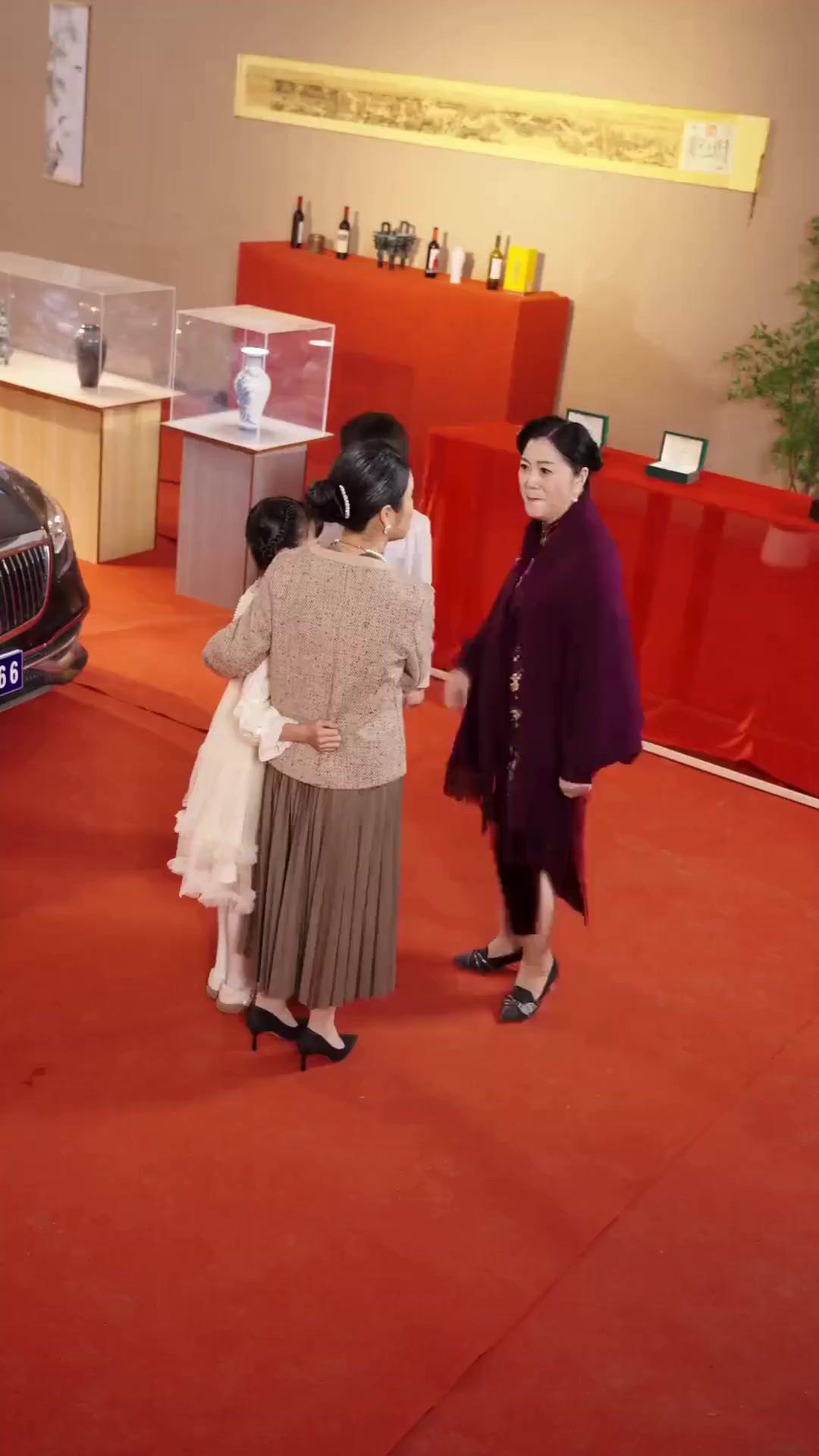 (Dubbed)Spoiled Brat vs. the Wrong Family